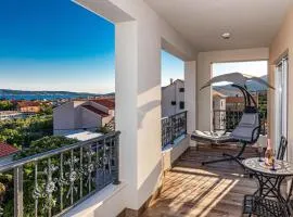 Lovely Home In Kastel Luksic With Sauna