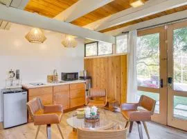 Less Than 1 Mi to Beach and Pepperdine Airy Malibu Studio