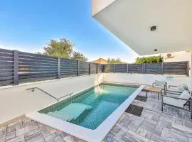 Nice Apartment In Okrug Gornji