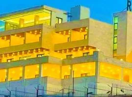 فندق ومنتجع رويال مون السياحي Royal Moon Hotel
