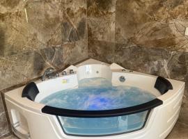 Place to Be - Modern Jacuzzi House in Vozdovac, hotel v Bělehradě