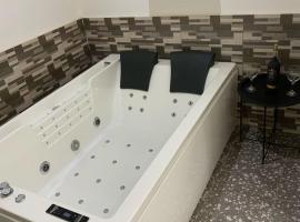 Studio américain avec jaccuzi, hotel v destinaci Porto-Novo