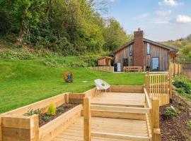 Luxury secluded coastal retreat - With hot tub, ξενοδοχείο σε Ilfracombe