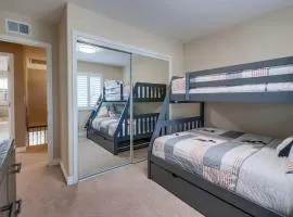 Beautiful Backyard Oasis 5 bedroom 3 Bathroom Home