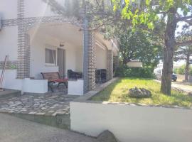 Apartments in Klenovica 15317, hotel in Klenovica