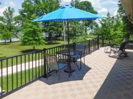 Lovely Couples Escape on Mississippi River!