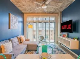 Detailed 2BD - Central DT- Gym, Pool, Parking Sleep8