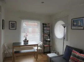 Fantastic Central Location - Parking - Business or Leisure