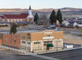 Road Creek Inn, pousada em Loa