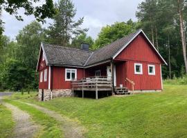 Peaceful Forest Retreat with Cottage、Arkelstorpのホテル
