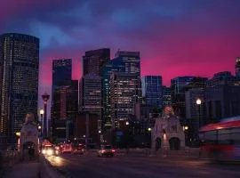 Calgary 17th Ave Hub, Free Parking & Fast WiFi