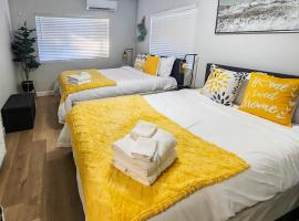 Relaxing Cozy Back House with Backyard, hotel v destinaci Upland