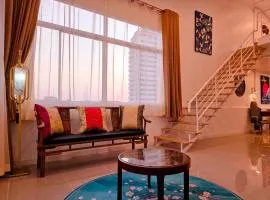 Crane nest 14 loft with views over Sathorn