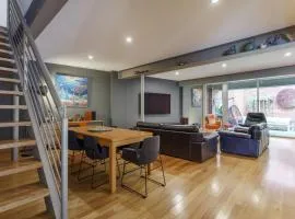 Central Skyline Retreat - Panoramic Views