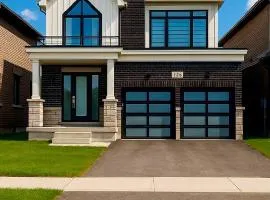 Brand New 4 bedroom Villa by Hamilton Airport!
