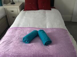 Family Contractor Modern Home Sleeps 7 Free parking, ξενοδοχείο σε Grimsby