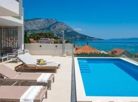 Luxurious VILLA LAPIS - heated pool, sauna, gym and spa, 120m to sandy beach