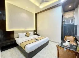 HOTEL LEE - Near Har Ki Poodi - Railway Station Haridwar - Fully Air Conditioned - Lift and Restaurant - Best Hotel IN Haridwar