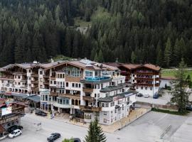 Hotel Neuhintertux 4 Sterne superior, hotel en Tux