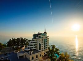 Castello Mare Hotel, hotel cerca de Fortaleza de Petra, Kobuleti