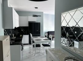 Avela Escape Apartments, hotel with hot tubs in Polisi i Vogël