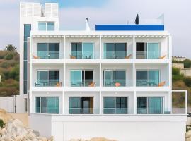 SeaRock Suites, hotel v destinaci Al Ḩārah