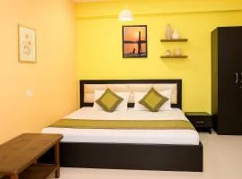 Hotel HR Guest House Varanasi - 5 Minutes Walking From Kashi Vishwanath Temple And Ganga Arti Ghat - Fully Air Conditioned - Wi-fi - Room Service - Well Maintained And Spacious Room - Best Seller In Varanasi