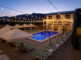 ȘURA LU' PĂTRU, hotel i Vulcan