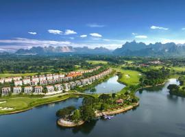 Wyndham Sky Lake Resort and Villas, hotel v Hanoji