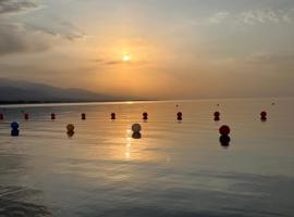 Raduga West_Issyk Kul, Kyrgyzstan, hotel con pileta en Kosh-K&euml;l'