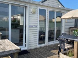 NORDSEE GLAMPING MobilheimChaletStacaravan 2294, glamping site in Bredene