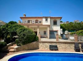 Chalet con piscina El Arado, chata v destinaci Baena