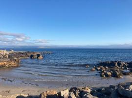 Holiday home in Spiddal Connemara, hotel v destinaci Spiddal