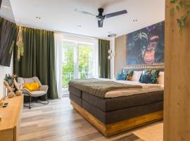 Tropengeflüster Penthouse in Hof, Whirlpool, Balkon, Webergrill, Digital Checkin, Parkplatz, Wlan330Mbit, hotel s vířivkou v destinaci Hof