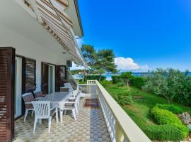 Beachfront apartments Liveric, ξενοδοχείο σε Vir