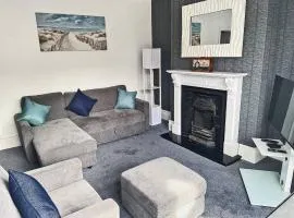 2BR Filey Flat, Near Seafront - Perfect for Getaways