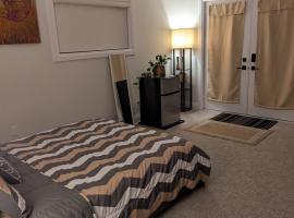 Kitchener में, होटल Spacious Luxury walk out Basement