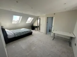 Spacious 4BR Home Garden & Office Space
