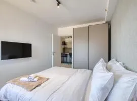 Central 1 Bedroom St Julians Sleeps 4