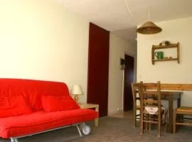Appartement 2 pièces au pied des pistes, balcon, casier à ski, parking gratuit - FR-1-557-62