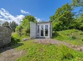 Corry Lodge Estate - Sheperds Huts or Container Stays with Sea View