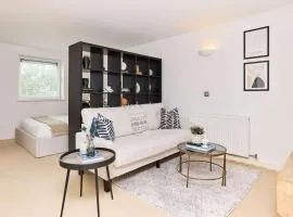 The River Thames Hideout - Modern 1BDR Flat