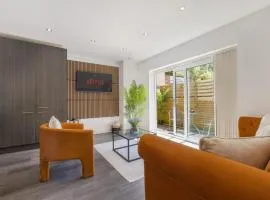 Spacious 3BR Hove Home - Sleeps 8 - Free Parking