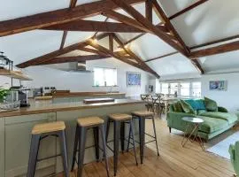Spacious 2 Bedroom Coach House in Cley Norfolk