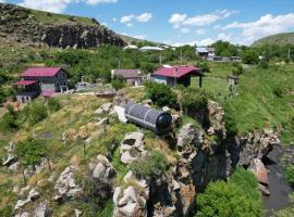 Guesthouse by the river, ξενοδοχείο σε Kʼaghsi