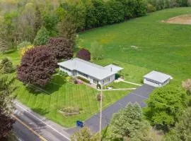 Charming Farmhouse Retreat - King Suite