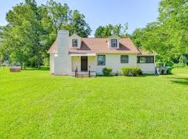 6 Mi to Dtwn Charming Home with Yard in Charlotte