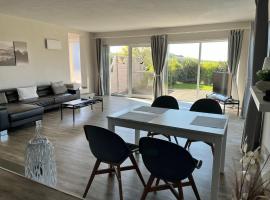 Ferienwohnung-mit-grosser-Terrasse-und-Garten-fuer-Geniesser, hotel in Hartenfels