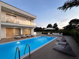 Villa Nobel for 6 adults with private 40 m2 heated pool, outside bar & movie theatre, Hotel in Bibići