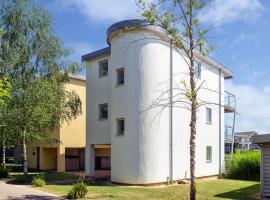 Lake Lodge HM10 Lower Mill Estate Cotswolds, hotel v destinaci Somerford Keynes